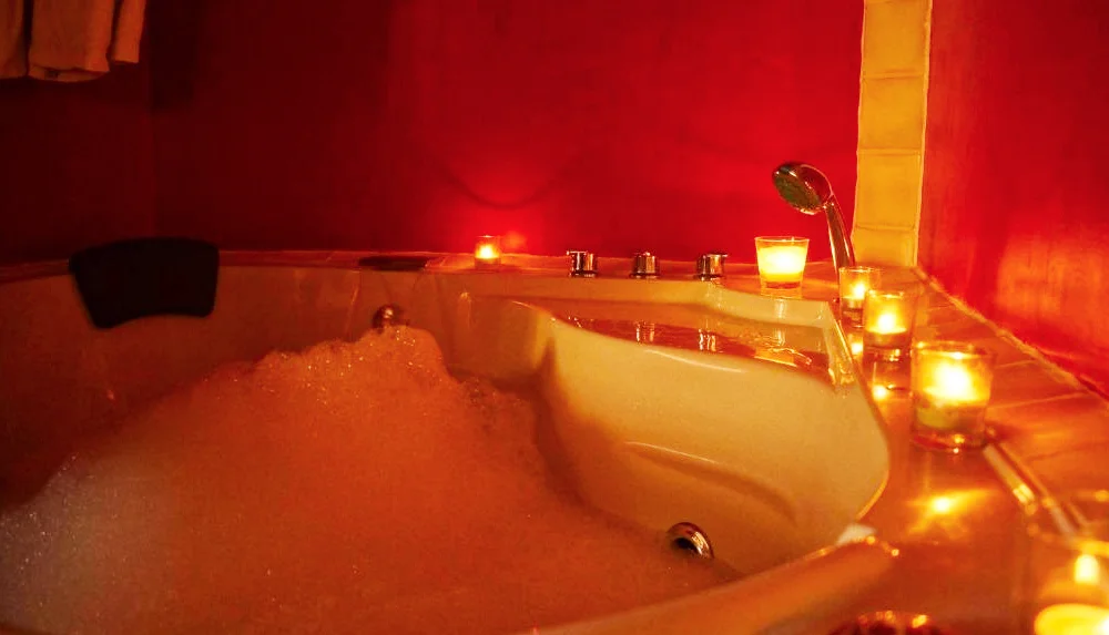Alberg Taull jacuzzi habitacion lleida