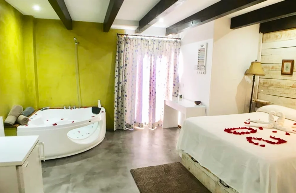 Albergue Boi Romanic Suites jacuzzi habitacion lleida