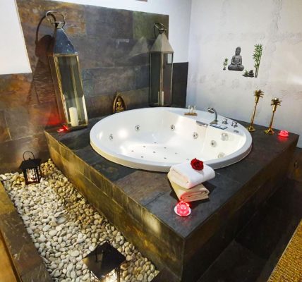 Apartamentos con Jacuzzi Privado en la Habitación en Madrid