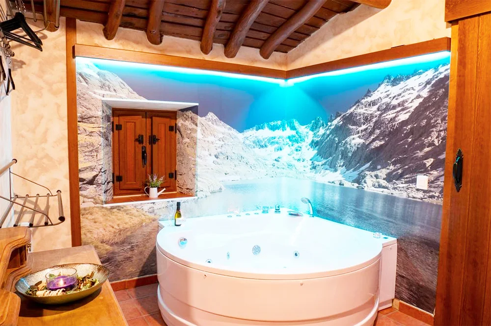 Casa Rural El Berrueco jacuzzi habitacion avila