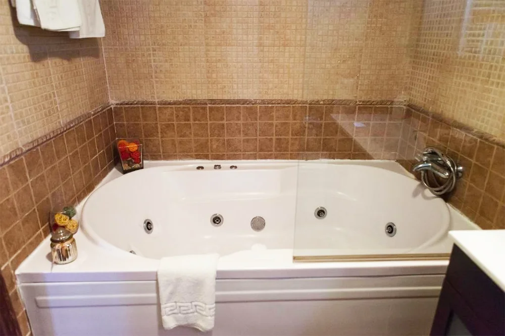 Casa Rural El Mendrugo jacuzzi habitacion avila