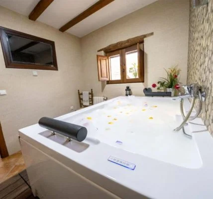 Casa Rural con Jacuzzi en Laroya