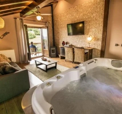 Casa Rural en Ziga con Jacuzzi