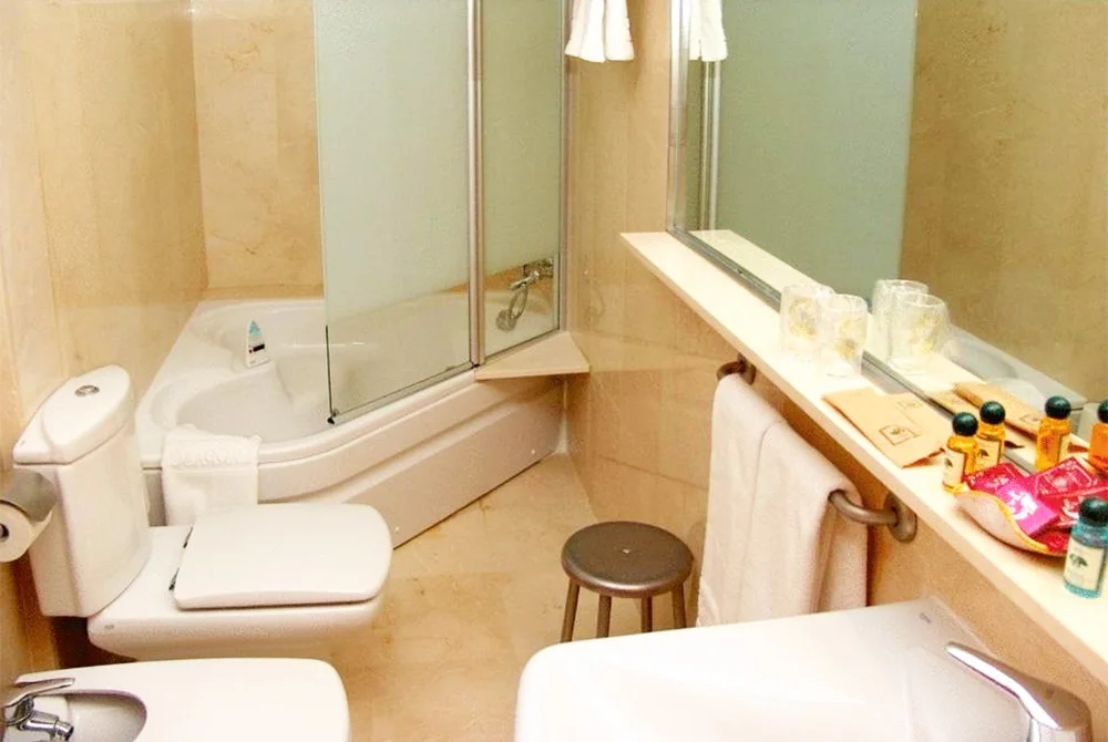 Complejo El Carrascal jacuzzi habitacion avila