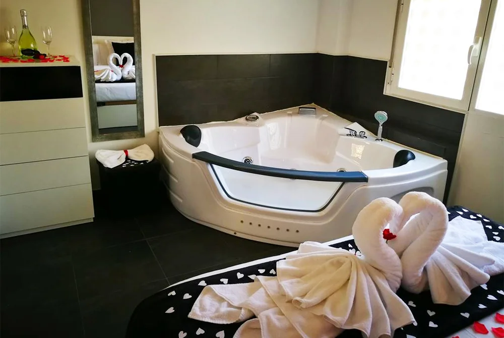 Gredos Loft jacuzzi habitacion avila