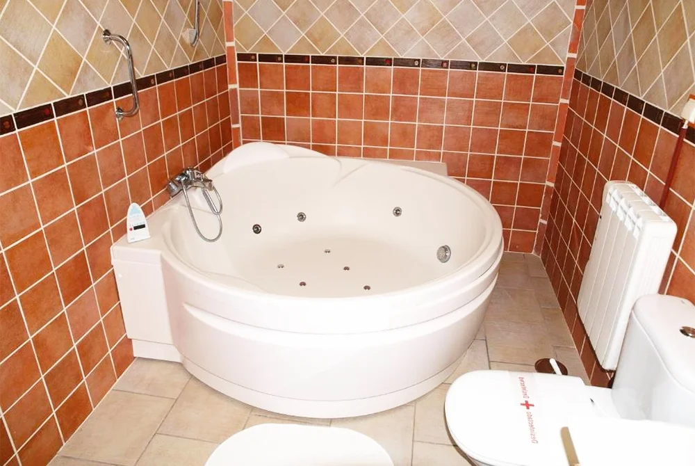 Hostal El Cerro jacuzzi habitacion avila