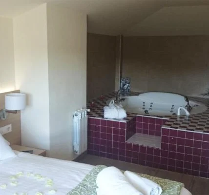 Hostal Rural con Jacuzzi en Torres del Río