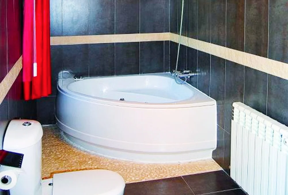Hotel Dom jacuzzi habitacion lleida