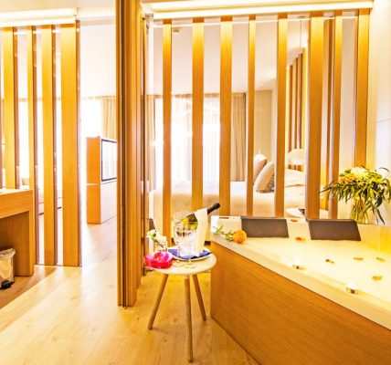 Hotel Port Salins jacuzzi habitacion girona