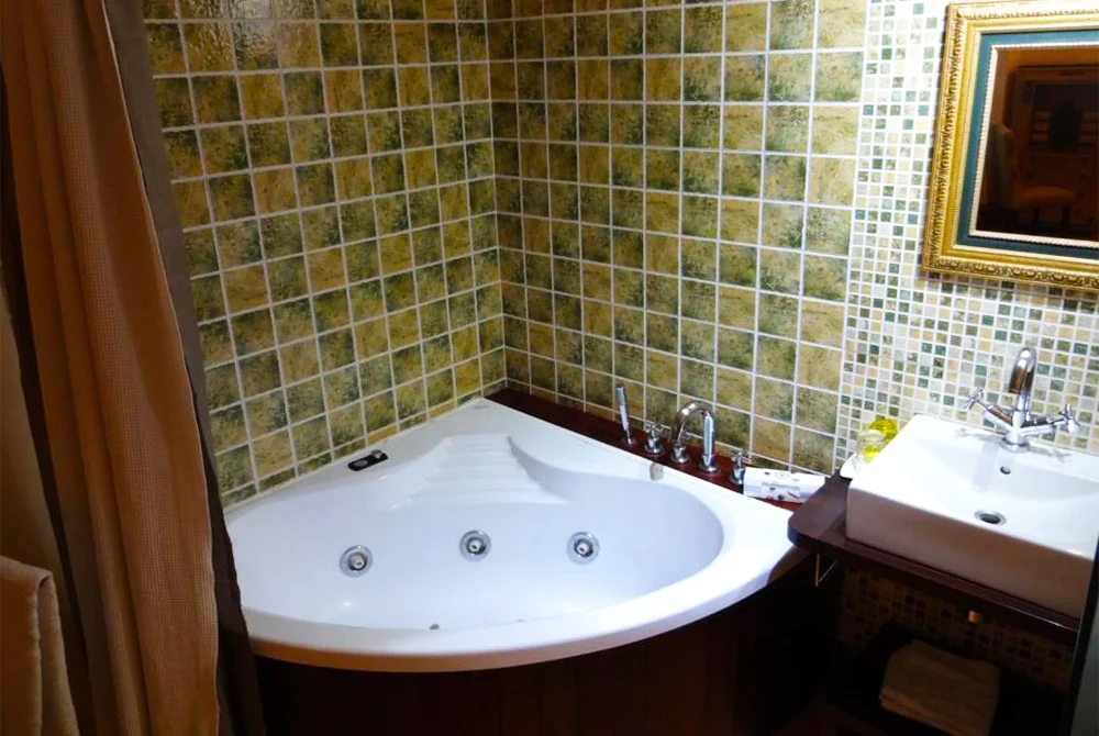 Hotel Rural Cayetana jacuzzi habitacion avila