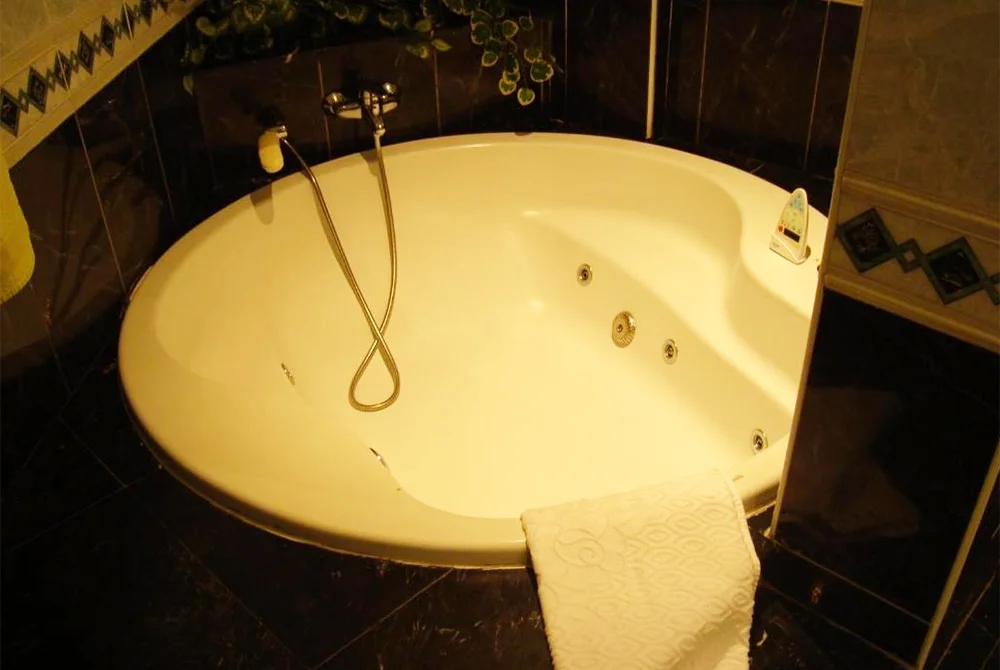 Hotel San Antonio jacuzzi habitacion avila