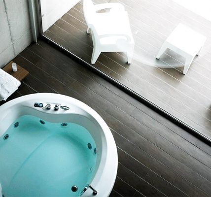 Hotel Shhh jacuzzi habitacion castellon