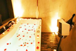 Hotel Vistabella jacuzzi habitacion roses