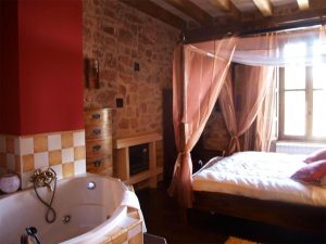 Hotel en Aldeanueva de la Serrezuela con Jacuzzi