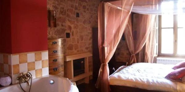 Hotel en Aldeanueva de la Serrezuela con Jacuzzi