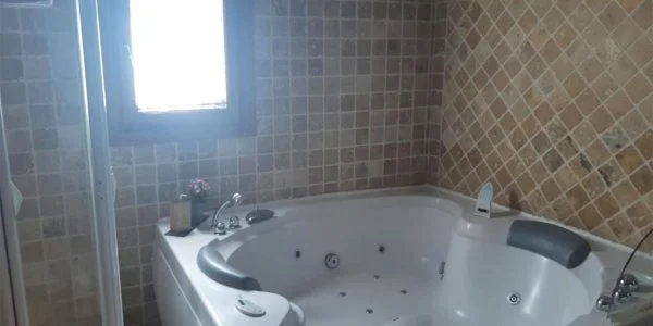 Hotel en Collado Hermoso con Jacuzzi