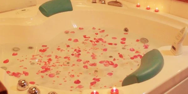 Hotel en Jaunsaras con Jacuzzi