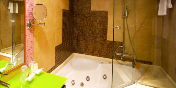 Hotel en Las Infantas con Jacuzzi