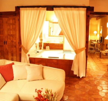 Hotel en Pedraza con Jacuzzi
