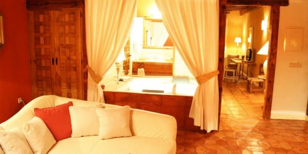 Hotel en Pedraza con Jacuzzi