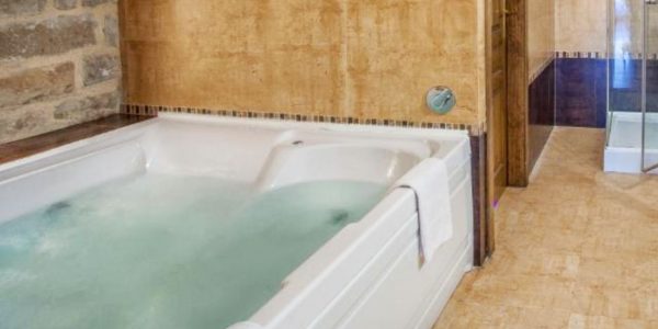 Hotel en Úbeda con Jacuzzi en la Habitación