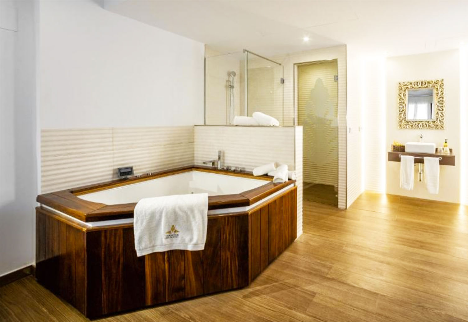 Hoteles Con Jacuzzi Privado En La Habitación En Jaén Suites Con Spa