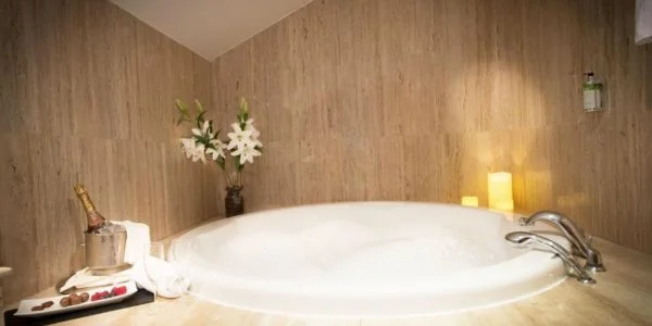 Hoteles en Los Ángeles de San Rafael con Jacuzzi