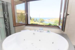 Hoteles con Jacuzzi en Cee