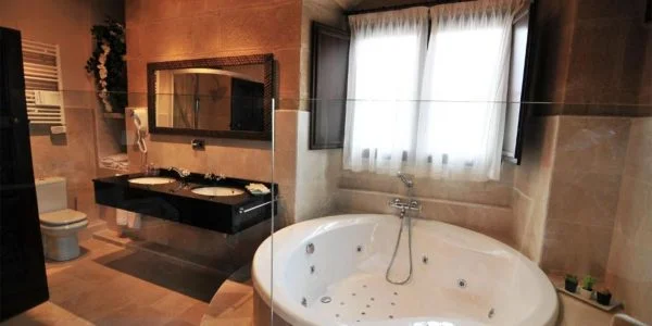 Hotel en Zarratón con Jacuzzi