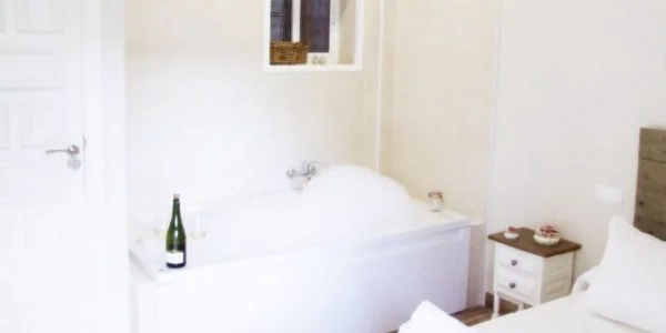 Hoteles en El Bosque con Jacuzzi en la Habitación