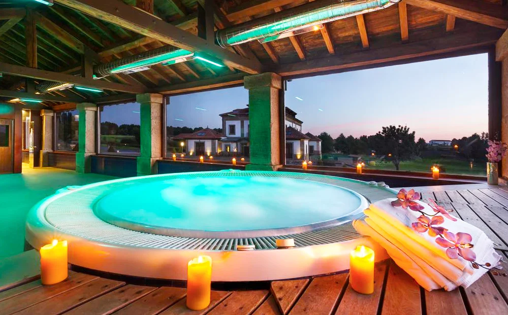Izan Puerta de Gredos jacuzzi habitacion avila