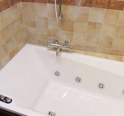 Casa Rural en Pinedas con Jacuzzi