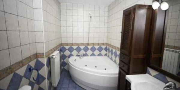 Jacuzzi Casa Rural Galo con piscina barbacoa y sala de juegos