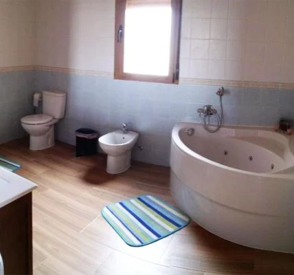 Casa Rural en Urueñas con Jacuzzi