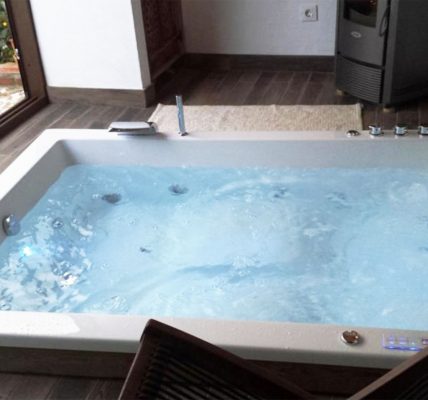 Casa Rural en Castaño de Robledo con Jacuzzi