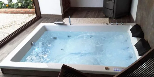 Casa Rural en Castaño de Robledo con Jacuzzi