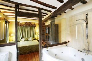 Hotel en Azofra con Jacuzzi