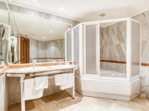 Hotel en Santa Marta de Tormes con Jacuzzi