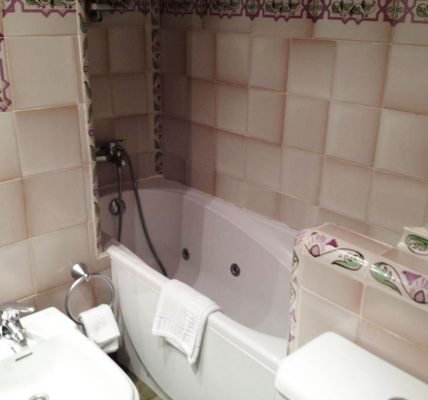 Hotel en La Virgen de la Vega con Jacuzzi