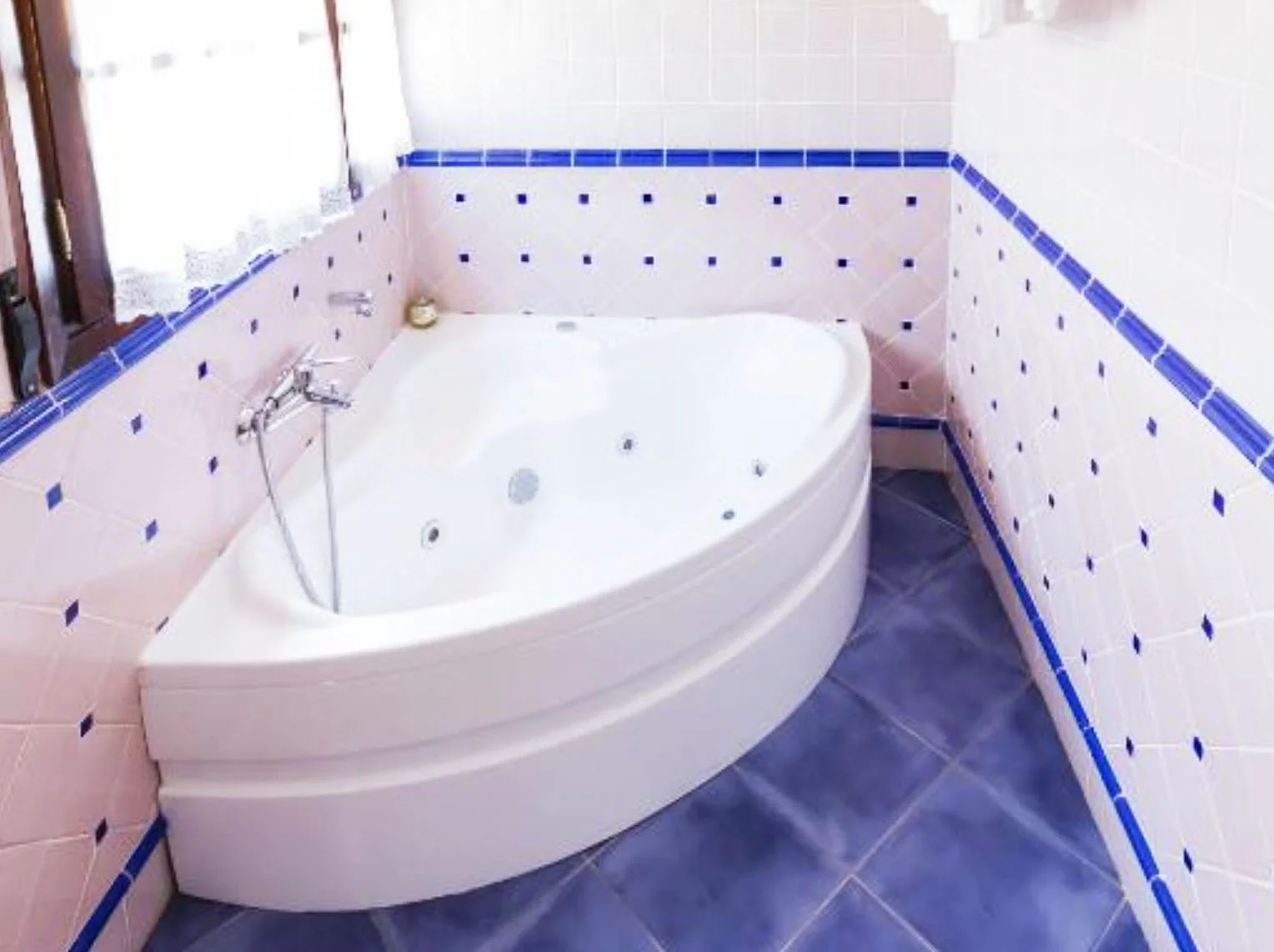 Jacuzzi Hotel Rural Lacelo León Jacuzzi Hotel Rural Lacelo León