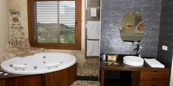 Hotel en Monroyo con Jacuzzi