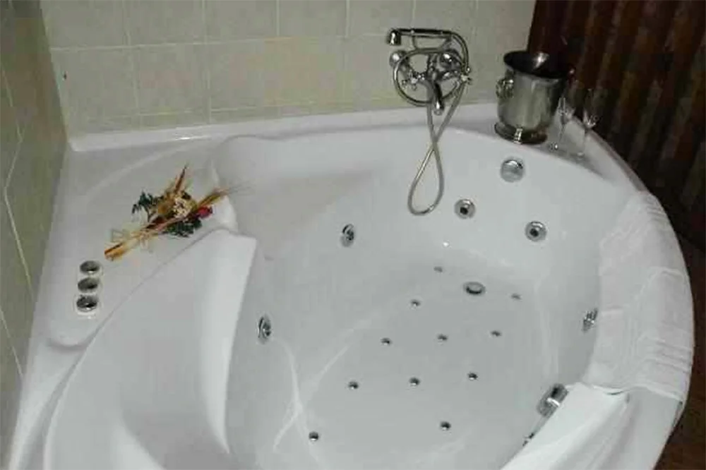 La Quinta Del Chocolatero jacuzzi habitacion avila