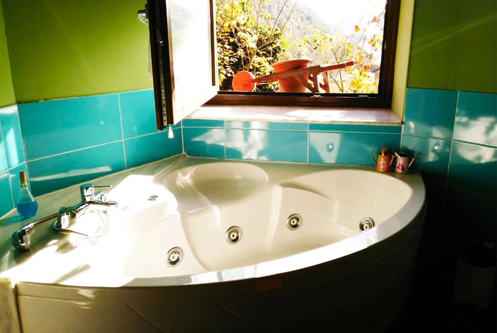 Masia den Valenti jacuzzi habitacion lleida