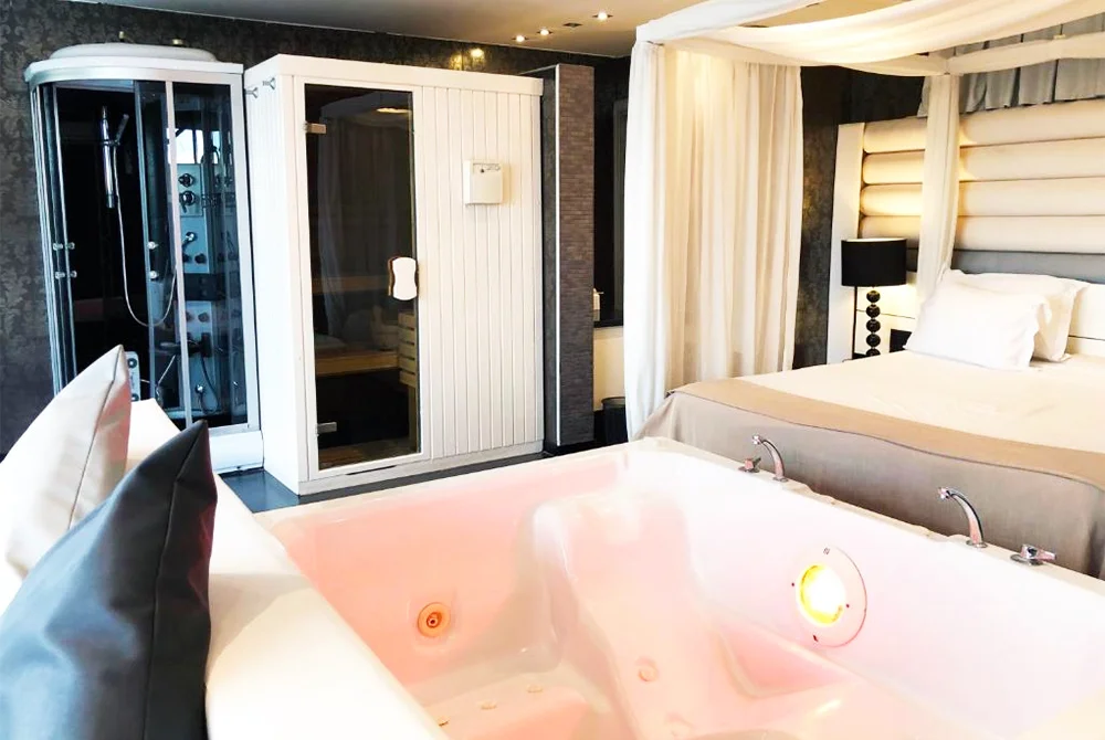 Nastasi Hotel Spa jacuzzi habitacion lleida