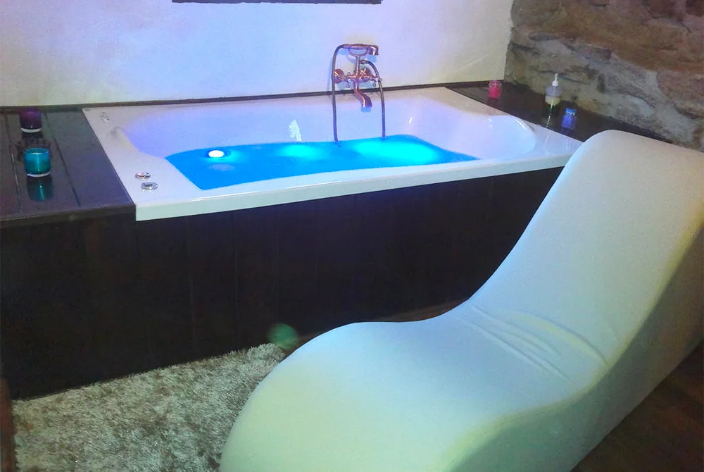 Neilarural jacuzzi habitacion avila