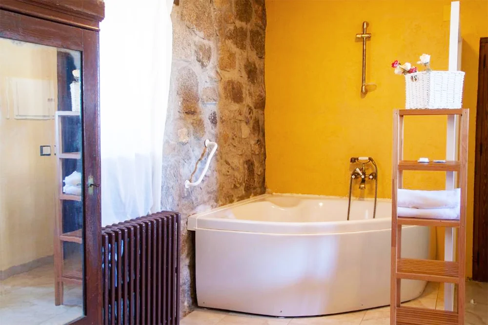 Posada Palacio Manjabalago jacuzzi habitacion avila