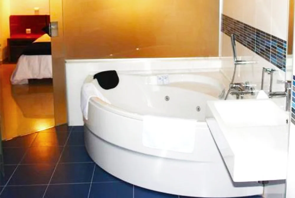 Rincon del Arroyo jacuzzi habitacion avila