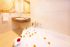 Sercotel Hotel President jacuzzi habitacion girona