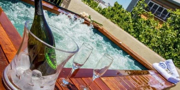 Suites con Jacuzzi Privado en la Habitación en Sevilla